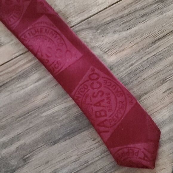 Tabasco | Fishing Alligator Hot Sauce Silk Tie - Picture 5 of 8